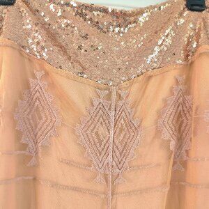 LONG LEGGED GIRLS LOOK HERE